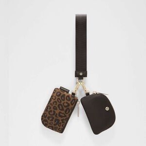 Lululemon Dual Pouch Wristlet
Leopardo / Night Brown / Gold